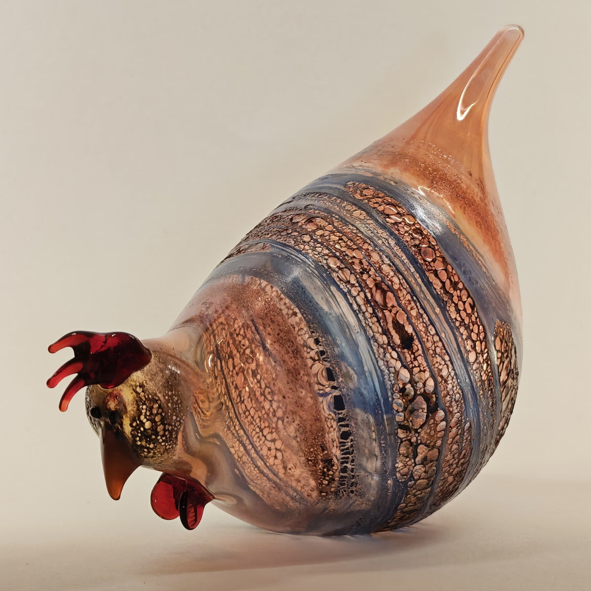 Sitzendes Huhn aus Glas