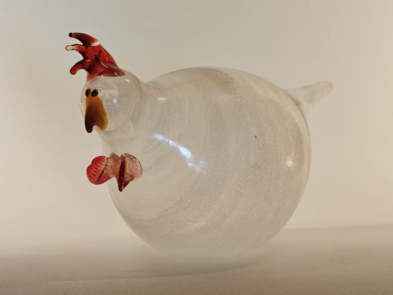 Sitzendes Huhn aus Glas