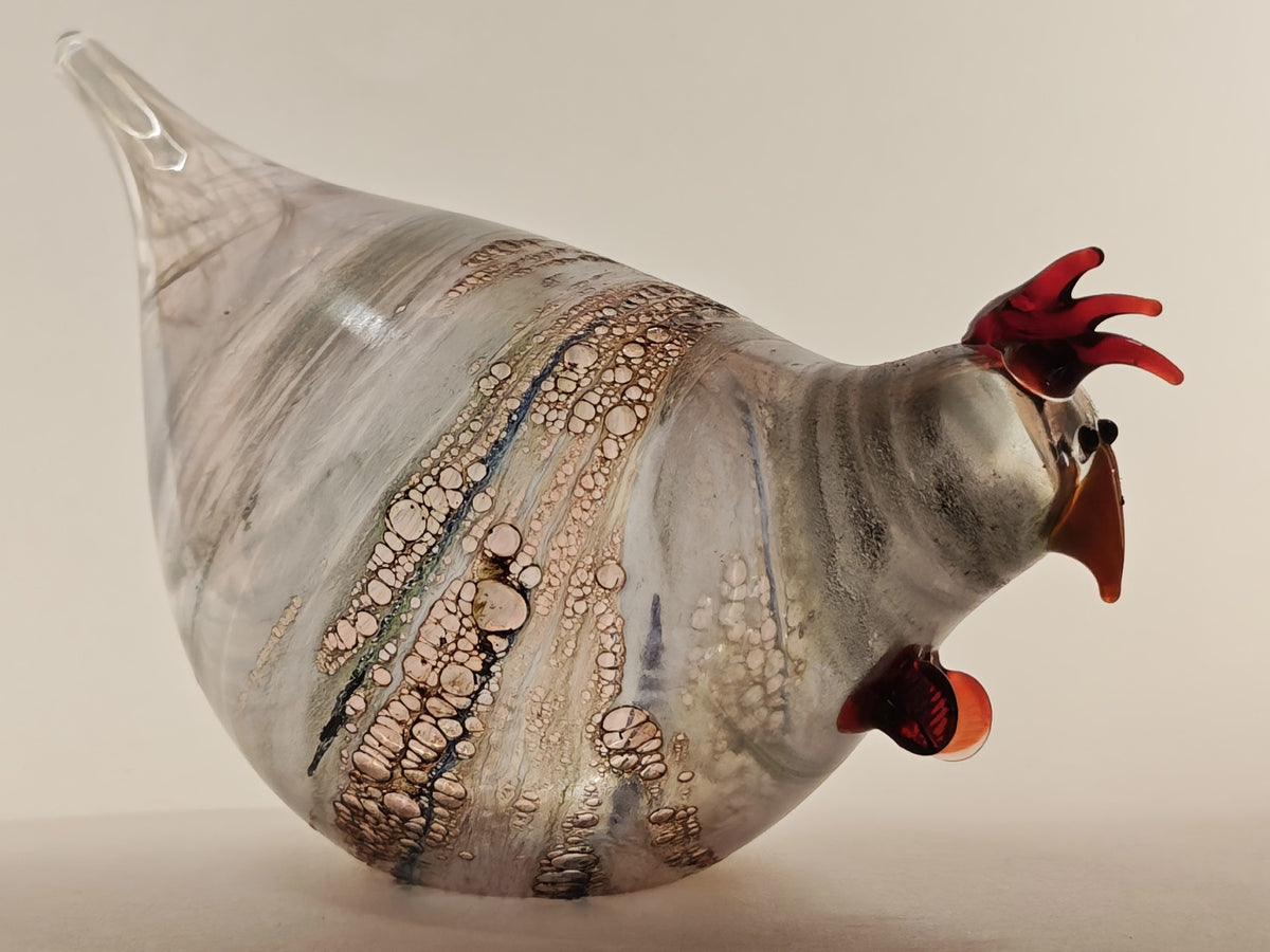 Sitzendes Huhn aus Glas